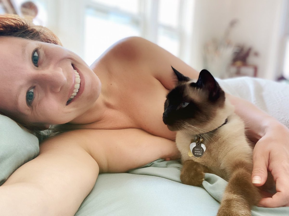 jadextraextra's tweet photo. #morningcuddle with my Inky https://t.co/e623ZGuRAz