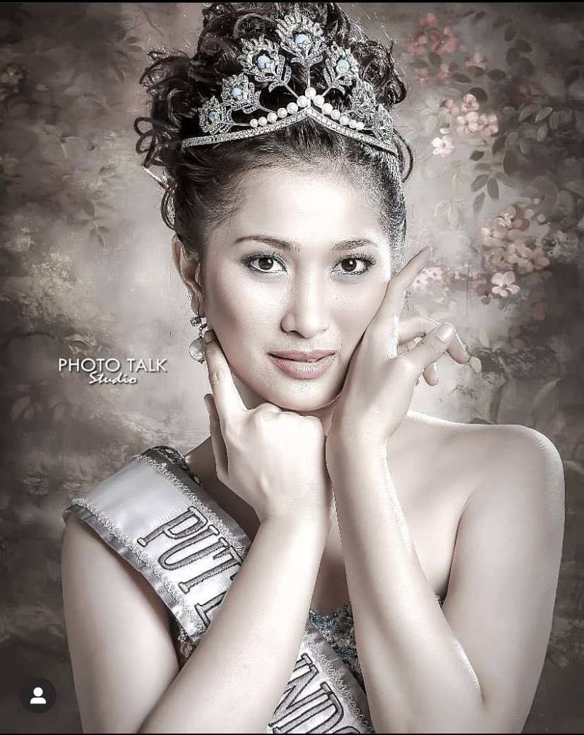 Runner Up 1, Hafiza Zulkriatul dari Sumatera Barat mewakili Indonesia di Miss International 2010. Lalu Runner Up 2, yang mukanya sering wara-wiri di TV maupun layar bioskop, Ayu Pratiwi mewakili Maluku Utara. Coba sampe sini kalian udh “oh ya ampun baru tau” berapa kali hayo