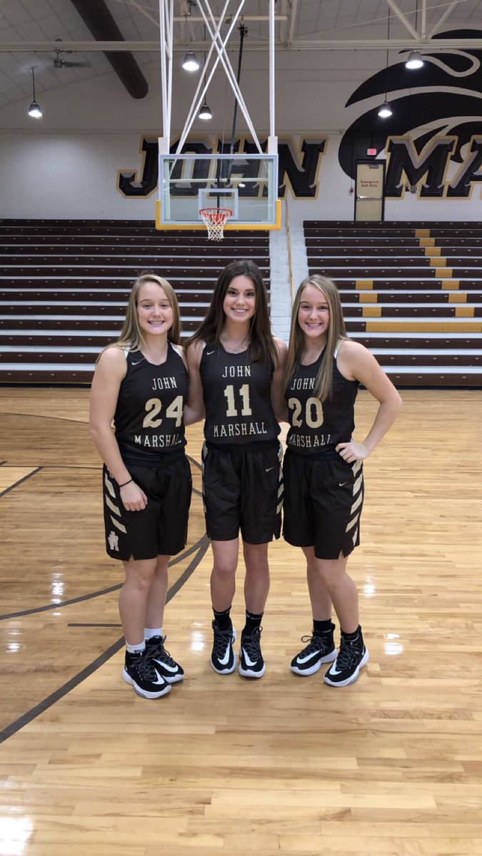 Catherinee3011's tweet photo. Happy Birthday to my favorite twins! Hope you guys have the best day! Love ya💞💞@abbyblake24 @AnnaBlake99 https://t.co/W44FMh4wnf