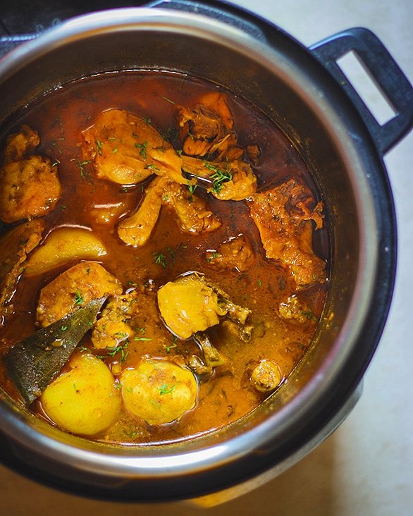 notoutofthebox's tweet photo. "Bhaja Moshla Murgi" cooked in my #MultiPot https://t.co/9au4bHv2Gr