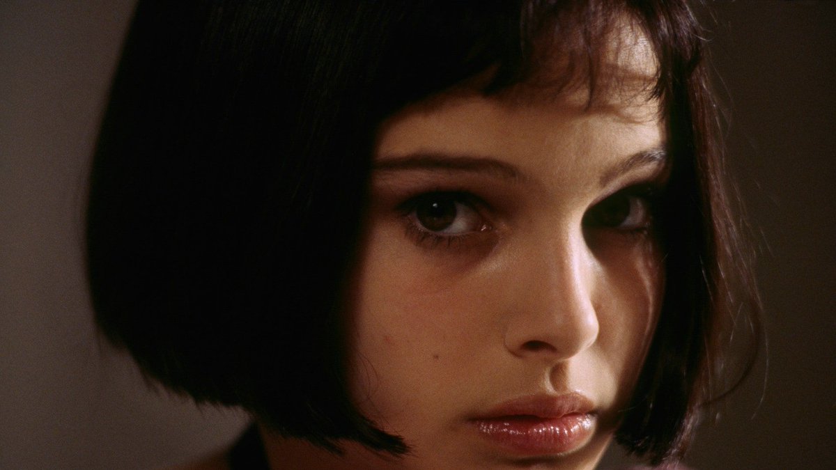 O Xrhsths Vogue Japan Sto Twitter レオン で瞬く間にスタ となったナタリー ポートマンだが あくまで演技は勉強の二の次 学校での成績は常にオールaという超優等生で 大学も名門ハーバード大学とイェール大学の両方に合格している 子役から大成した