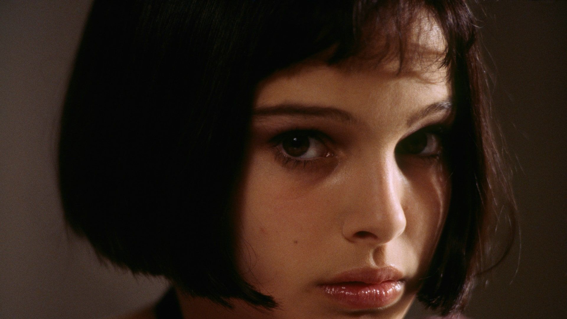 Vogue Japan على تويتر レオン で瞬く間にスタ となったナタリー ポートマンだが あくまで演技は勉強の二の次 学校での成績は常にオールaという超優等生で 大学も名門ハーバード大学とイェール大学の両方に合格している 子役から大成したハリウッドセレブ