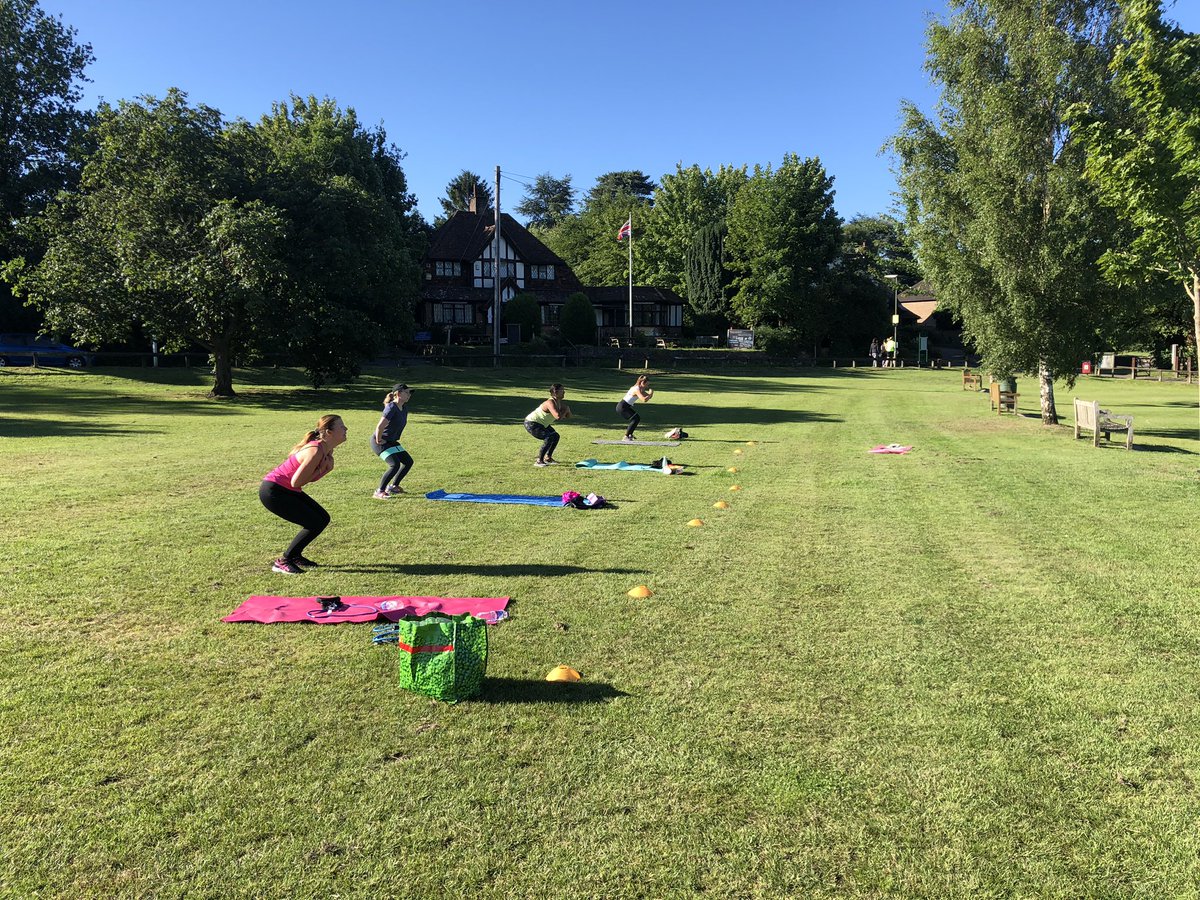 Squatting into the weekend #OxtedFitnessGroup #oxted #loveoxted #masterpark #personaltrainer @loveoxted @oxted