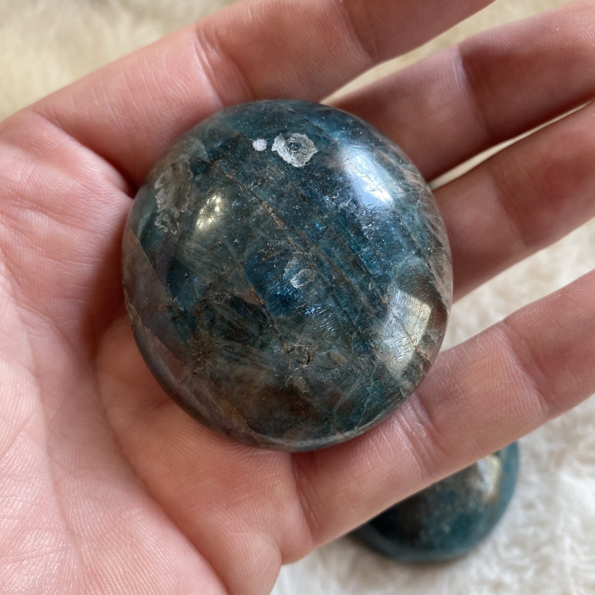 AzoniaShop's tweet image. These are Apatite Palm stones, coming soon to the shop.

#azonia #azoniashop #crystals #shoplocal #apatite #stones #minerals #plamstones #Medford