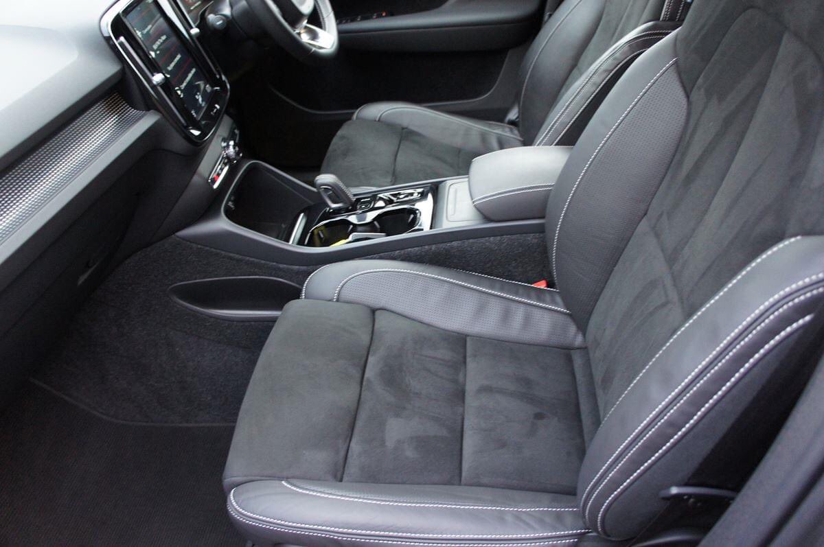 Sinclair_Direct's tweet image. Another quality vehicle with a discounted price this weekend - this Premium Compact SUV Volvo XC40 2.0 T5 R-Design - loaded with style and technology.  WAS £32,995 NOW £30,995.

Search / Finance / Collect at sinclairdirect.co.uk/used-car-searc…