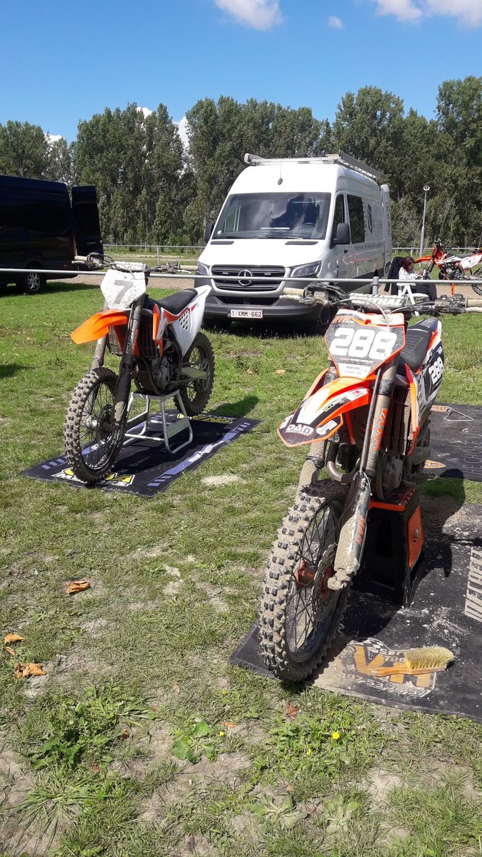 Vanmiddag weer ff aan de andere hobby. Vraag met net af welke hobby vorig jaar het meeste geld gekost heeft, motorcross of aardappels telen🤔🤔