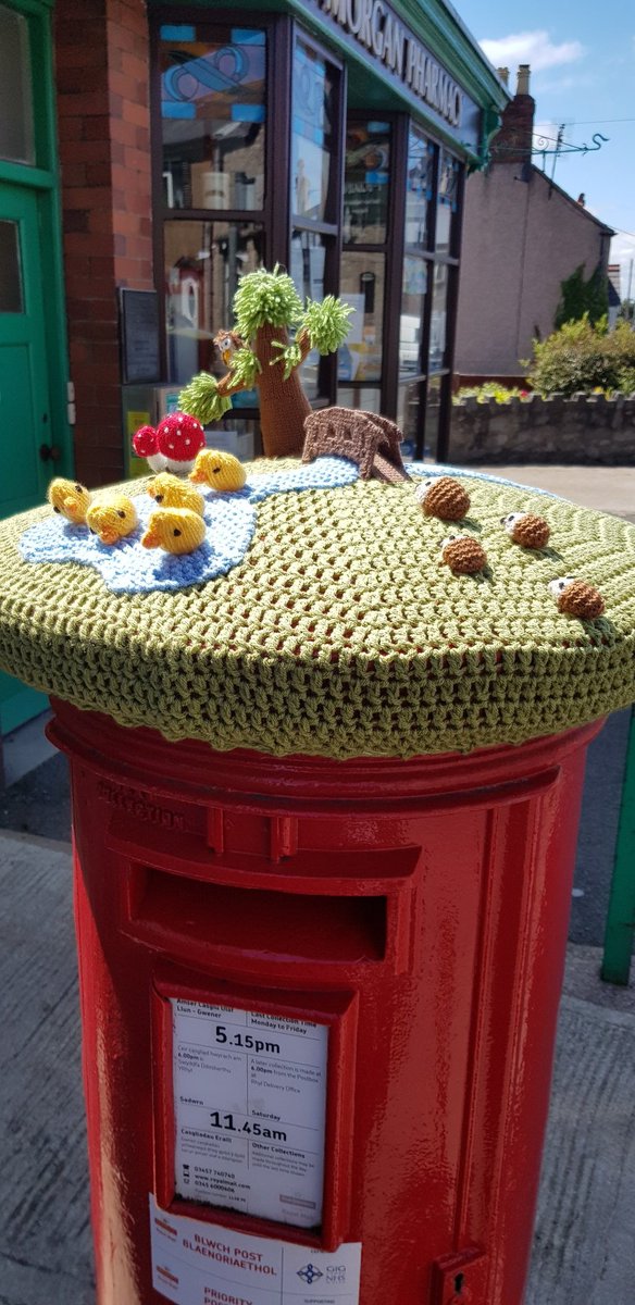 Livinlarge571's tweet photo. Only in Wales would someone knit a hat for a postbox https://t.co/qiSf3DrqOA
