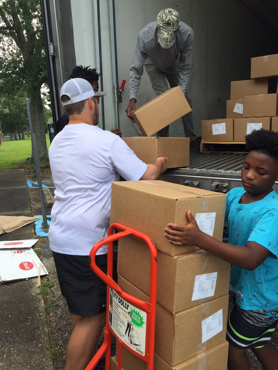 warpathready's tweet photo. Chickasaw coaches and players helping the community https://t.co/ECfR8JJg9u