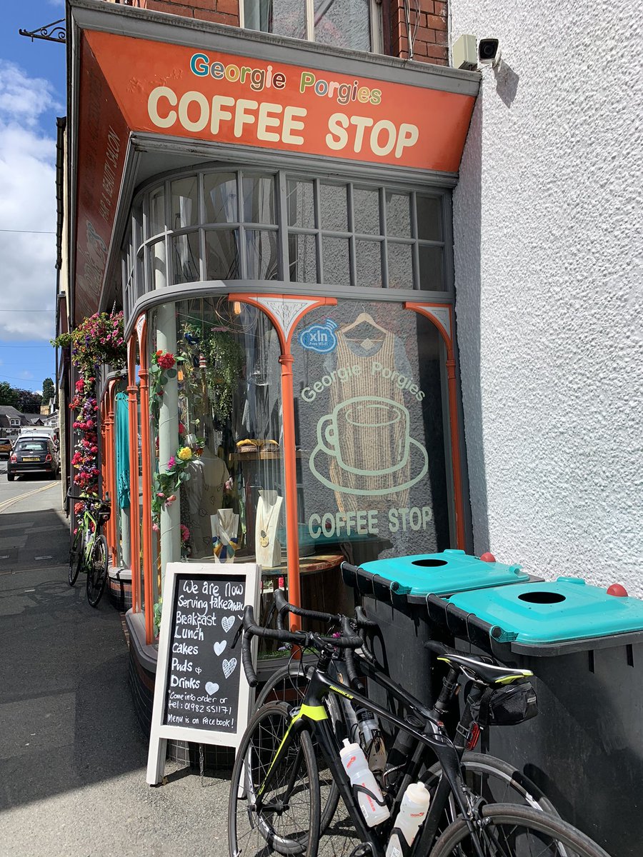 FoDDC_CEO's tweet photo. @Epalmer3Emma @drgreglt @llanfaesdairy Just saying, #ShopLocalPowys ..... extreme version. Builth earlier today! Treated myself to a coffee and a well deserved home made flap jack. Cracking from Georgie Porgies! https://t.co/Ez5GCe1z8T