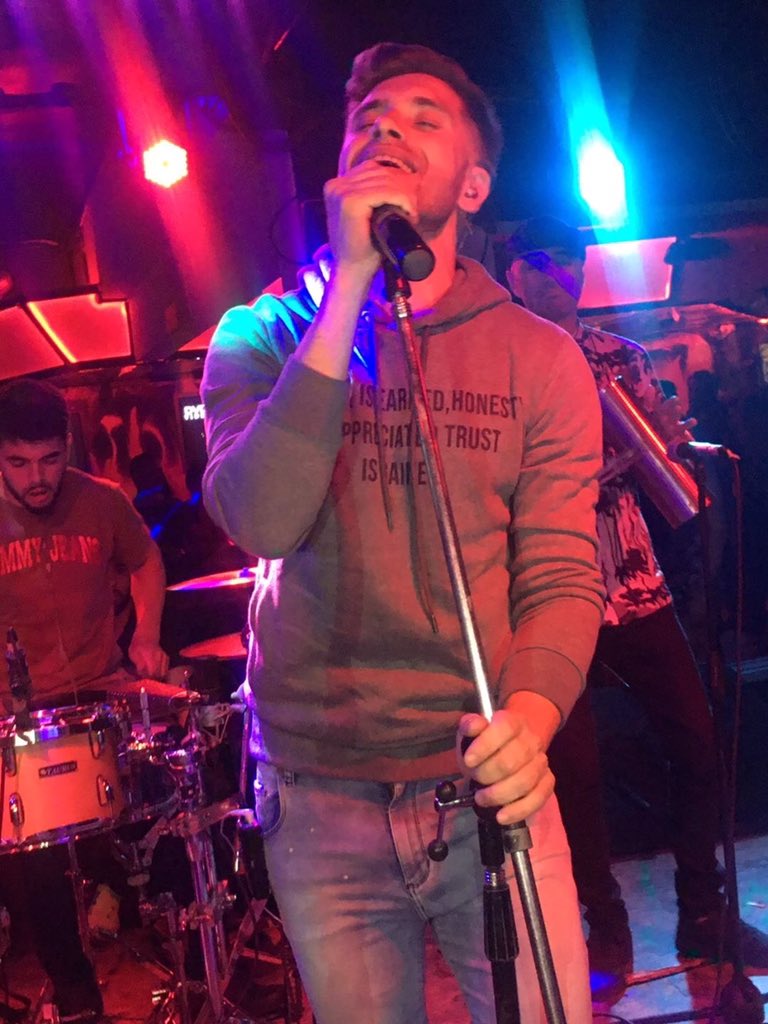 noeliafrias's tweet photo. Chili Fernández al Cantando 2020

#CHILIALCANTANDO
@CHILI_FZ ❤ @cuervotinelli
@elchatoprada @hoppefede
@angeldebritook @laufer4
@2020Cantando @eltreceoficial https://t.co/nA1G8aG75U