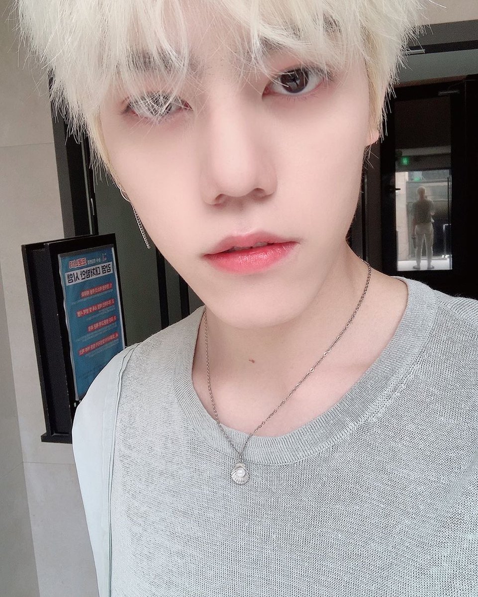 LisaLlss's tweet photo. happy birthday&amp; happy every single day!  #훈이가_대어난_아름다훈_날 
Hope you can be the best guitarist， may all your wishes come true.
#국왕먐미_차훈_생일축하로_먐국은_휴일
Love you, my most noble king of Cat kingdom https://t.co/nT6WpHcuiA