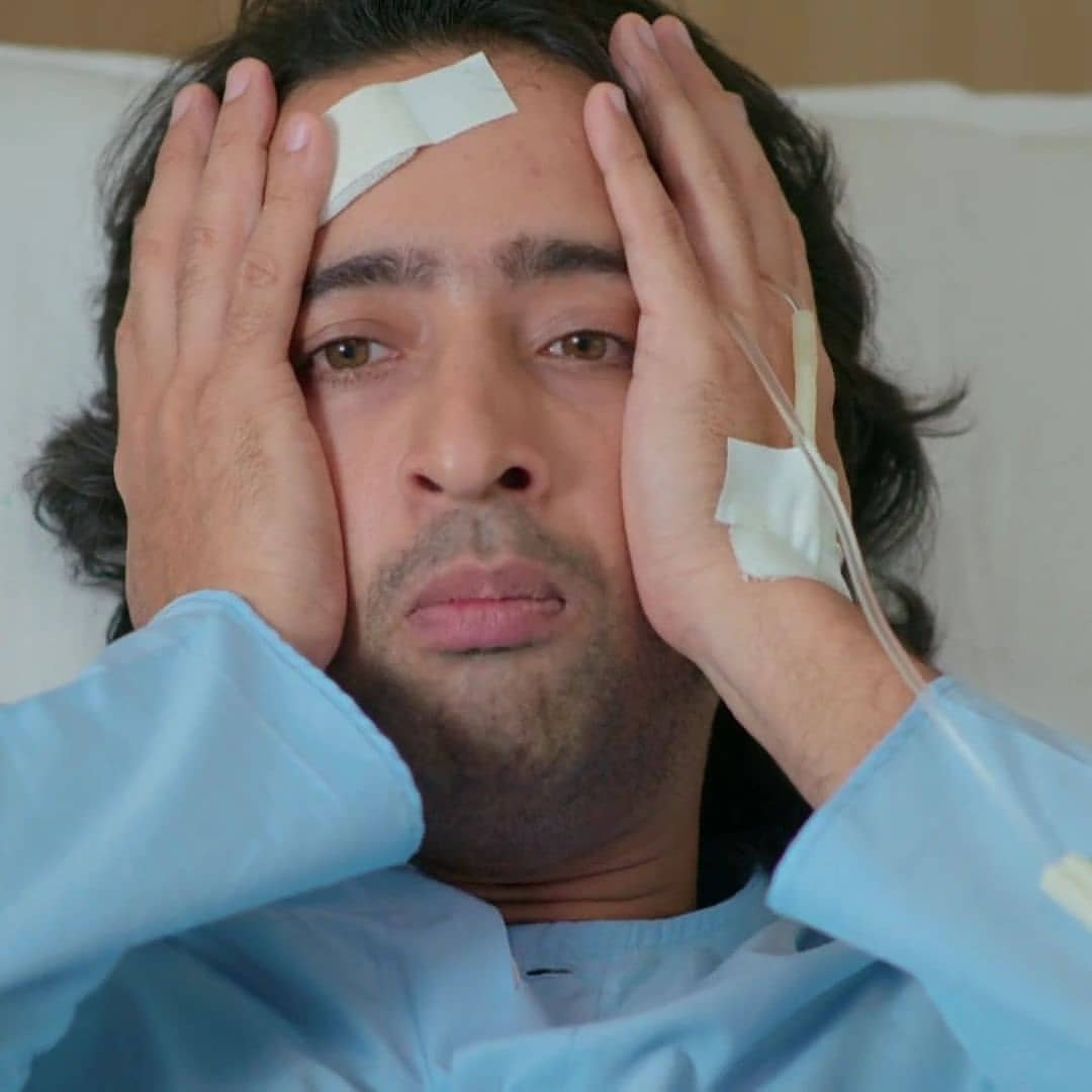 Me, when the new promo was put and I saw khoon on Mishti's handsKya dhamakedaar promo tha. Bhaisaab! #ShaheerTheAbirReturns PC: @sha_heer_world