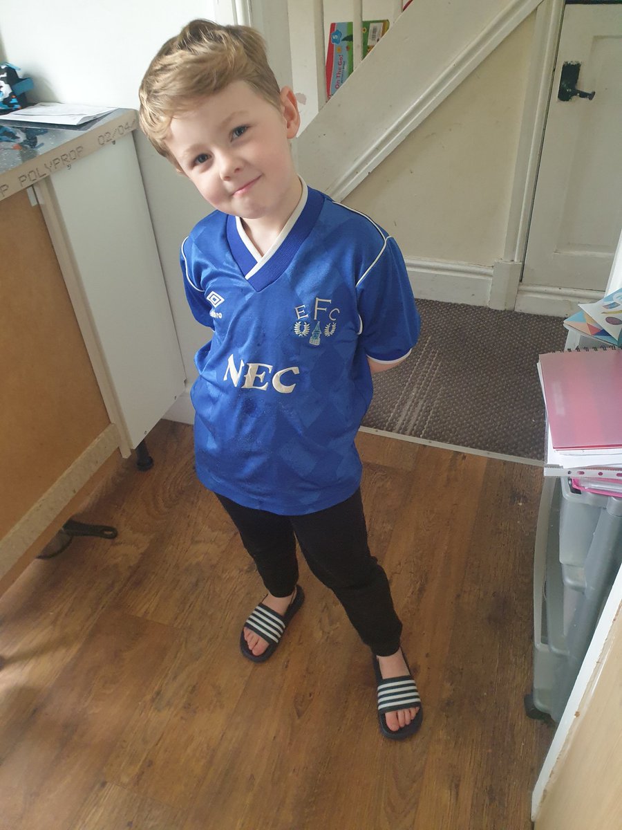 JohnColley5's tweet photo. @Everton little man fits in my old top #retro love it !! https://t.co/jkgYrzZmtO