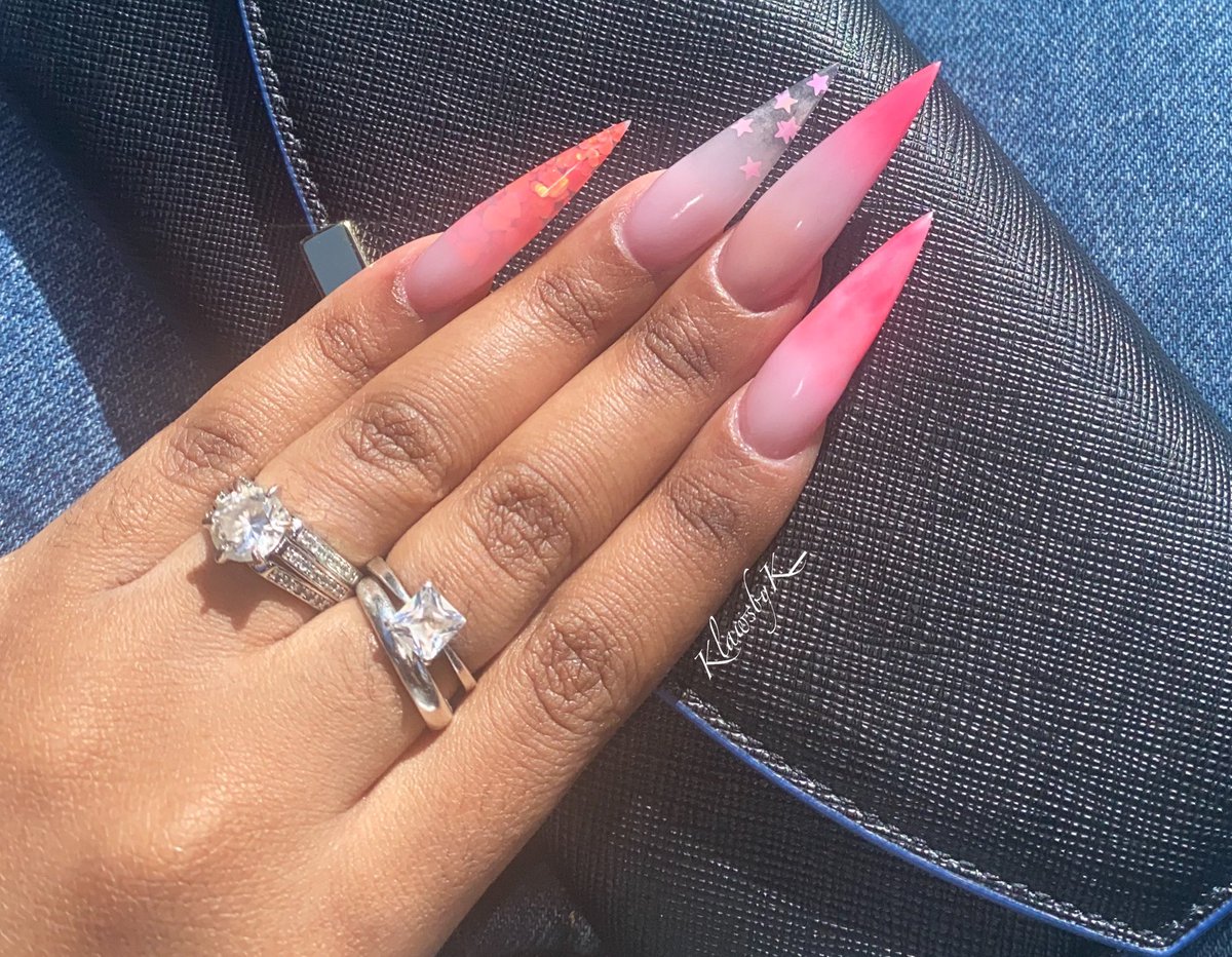 kimldn's tweet photo. Follow my nail page on insta @klawsbyk_ 💕🍬🦄 https://t.co/wSu9CDxtGf