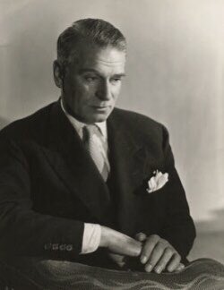 ToniArte2's tweet photo. •
#LaurenceOlivier
•
1. #ArnoldNewman
2. #LordSnowdon
3. #GeorgeHurrell
4. #AngusMcBean
• https://t.co/rm5ImvDS3l