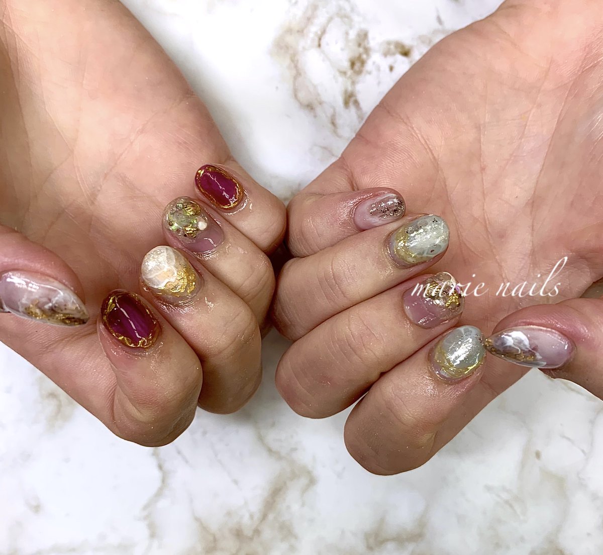 Marie 夏のネイルデザイン 繊細なデザインが大好き スタッフの爪の付け替えやったよー ネイリスト 夏ネイル ニュアンスネイル