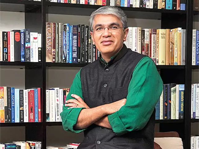 Thread. Manish Sabharwal of Teamlease is an interesting mind. Those of you who saw his interview w  @jomalhotra of  @ThePrintIndia where he spouts stats & speaks his mind bluntly, would surely concurIf you havent seen it do see  https://www.facebook.com/theprintindia/videos/549561489002777/?vh=e1/12