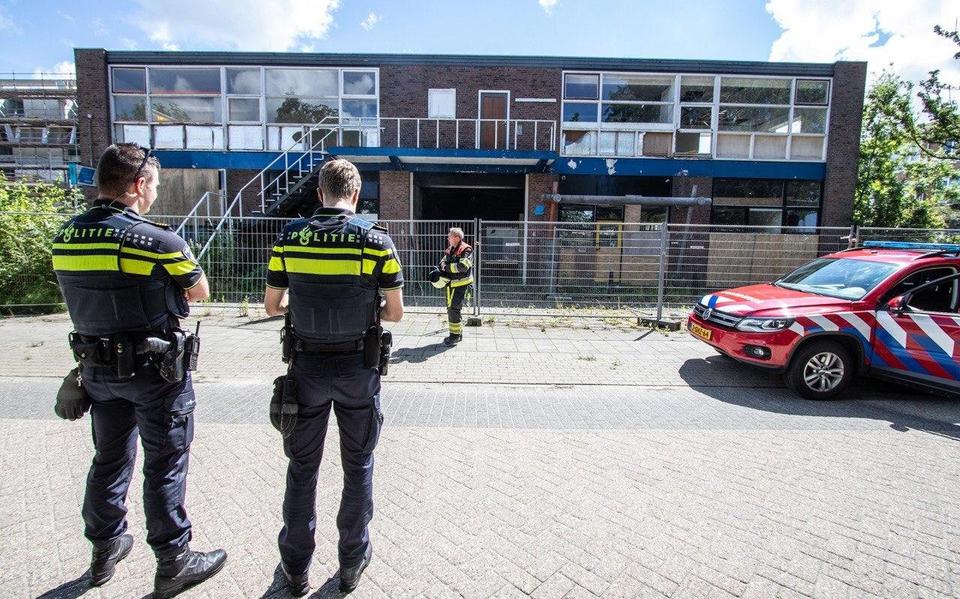 Brandweer heeft brand in slooppand in Leeuwarden snel onder controle: LEEUWARDEN