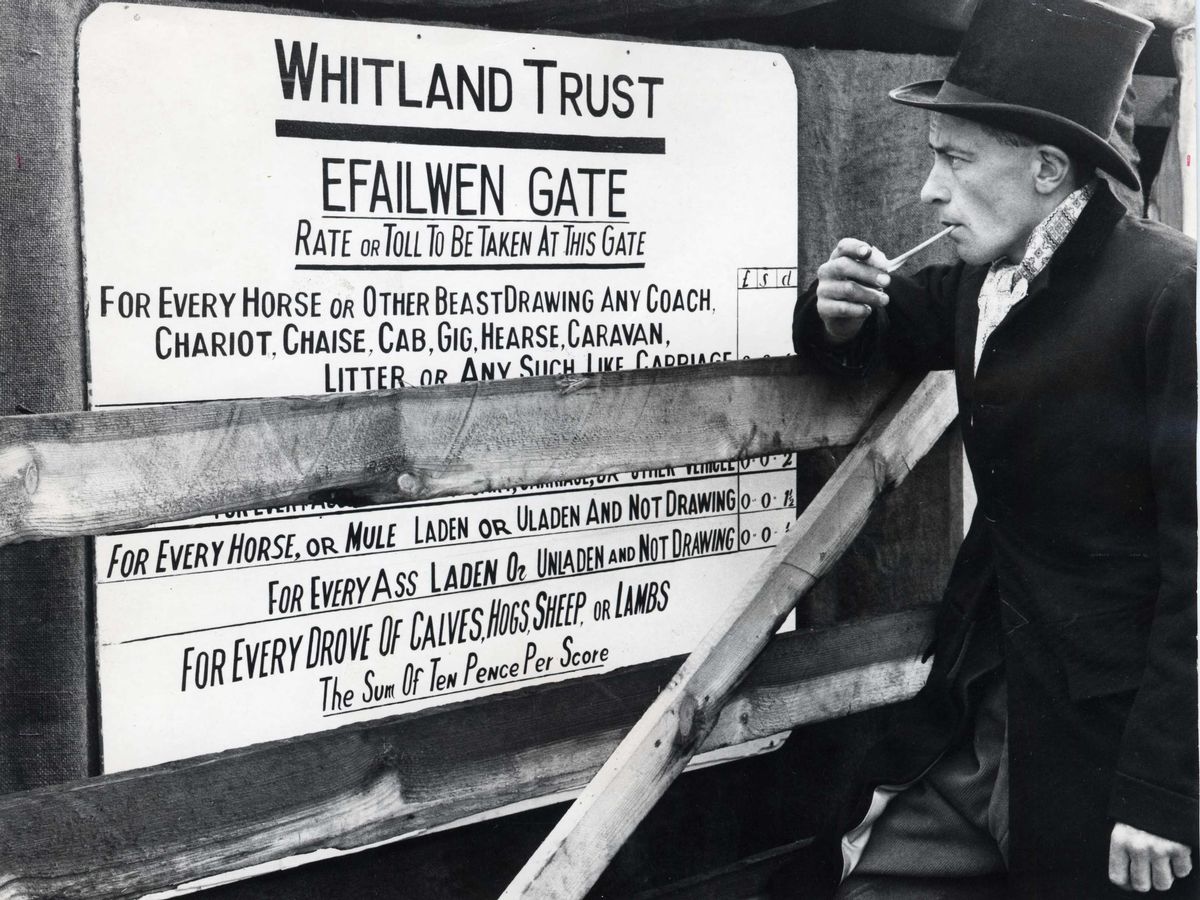 The owner of the Efail-wen tollgate was Thomas Bullin, an Englishman who owned Turnpike Trusts from London to the west of Wales. Turnpike Trusts, or groups of businessmen, owned most of the main roads. They fixed toll charges, and decided how many Turnpikes could be built.