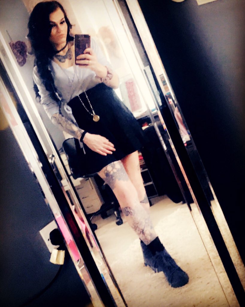 Missblackngrey's tweet photo. Just another day #dominatinglife #LoveInMyPocket #findomgoddess #findommebrat #tattoos #girlswithtattoos #inkedgirl #inked #vape #tattooed https://t.co/FgoZxeqAKE