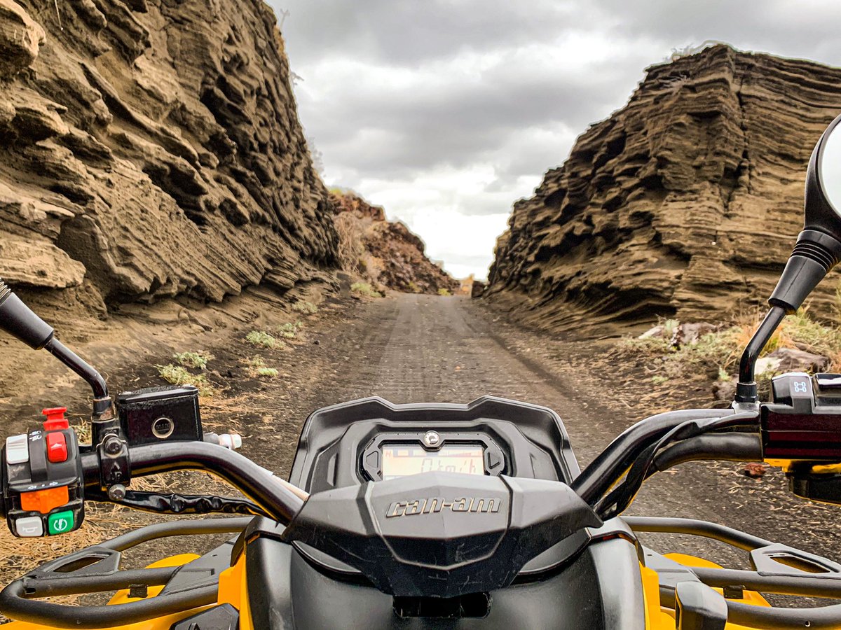 myquadsandbikes's tweet photo. Rocas talladas por el viento, playa de arena negra, paisajes volcánicos, acantilados, plataneras, olor marino y mucho más en nuestra ruta “La Salemera” Apúntate y disfruta de este recorrido a través de la costa palmera https://t.co/FgCSLdT6d0 #quadtours #lapalma #canarias https://t.co/BAYa03gb5t