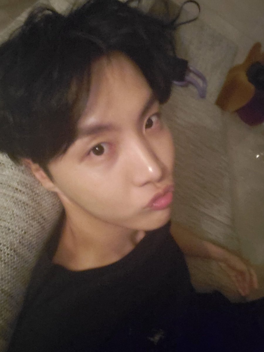 Lisma073's tweet photo. Jʜᴏᴘᴇ ᴜᴘᴅᴀᴛᴇ sᴛᴏʀʏ Wᴇᴠᴇʀsᴇ💜
I Mɪss Yᴏᴜ😑
#JHᴏᴘᴇ #JᴜɴɢHᴜsᴇᴏᴋ https://t.co/5MouaOeKEA