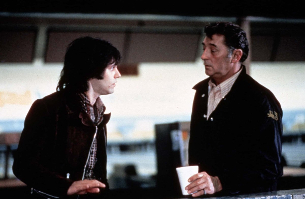 Robert Mitchum is perfect as the over the hill Eddie Coyle muddling through life. His life is not that glamorous life shown in so many other gangster flicks. Coyle is trying to squeak out a living without busting his knuckles and going to jail again. He can barely pay the plumber