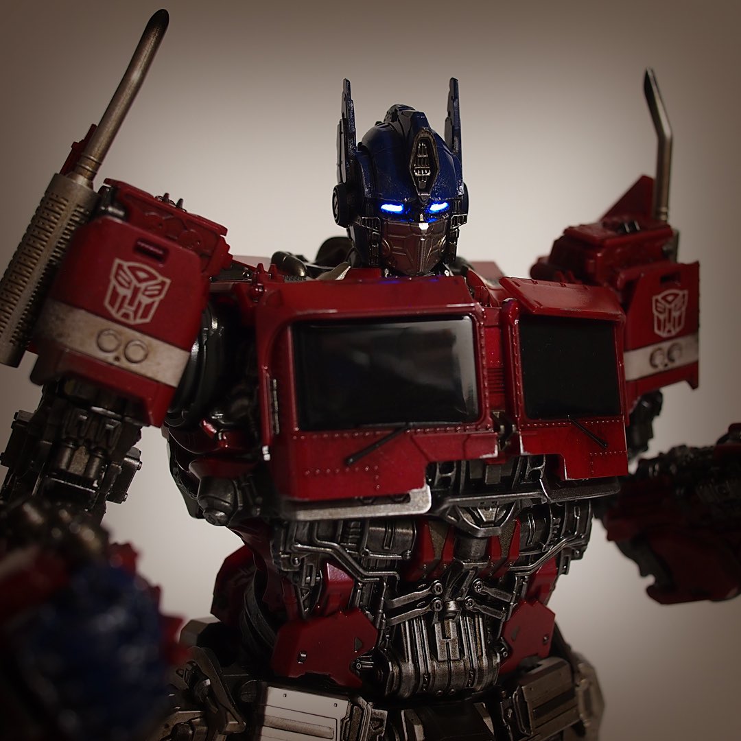 kifamush's tweet photo. オトナの超合金!☺️
#threezero #transformers #Bumblebee #optimasprime https://t.co/EEuWv6Fi4S