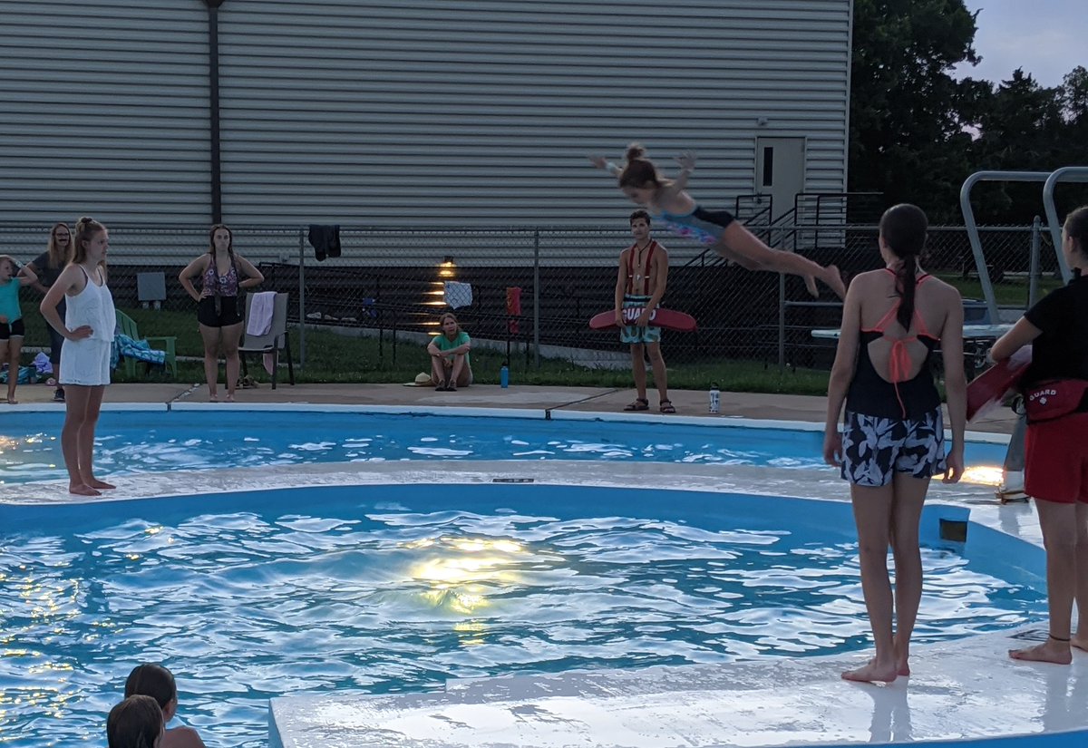 YouthfrontCamp's tweet photo. The key to a great bellyflop is getting parallel to the water! #YFCampWest #Session6B https://t.co/9DxILck4tC