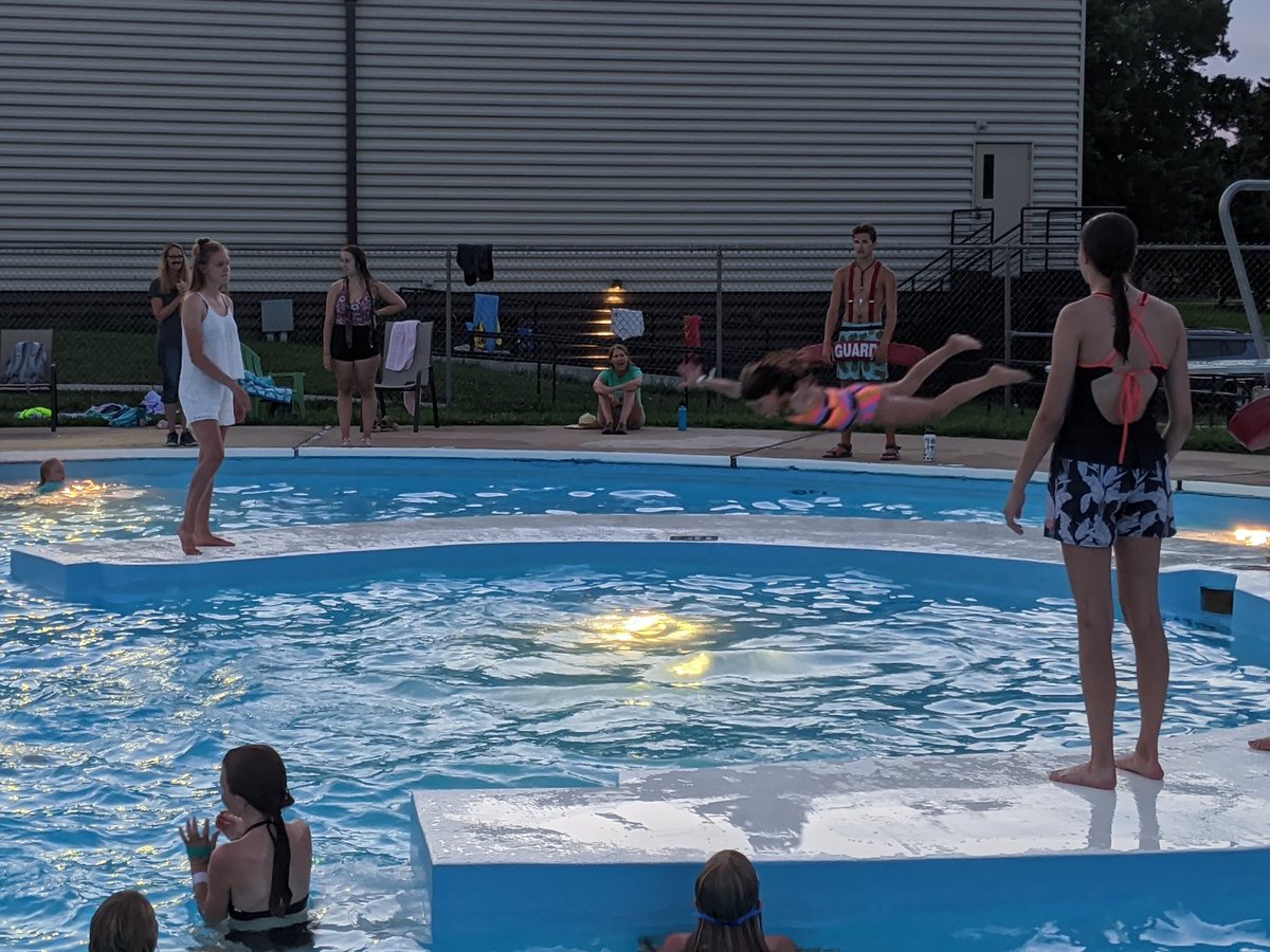 YouthfrontCamp's tweet photo. The key to a great bellyflop is getting parallel to the water! #YFCampWest #Session6B https://t.co/9DxILck4tC
