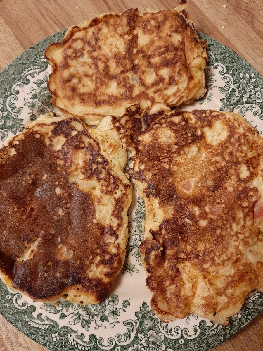 Leaf4Ever's tweet photo. Savoury pancakes for breakfast! Contains all the food groups... yes veggies and cheese included! Kids love them! #SaturdayMorning #breakfast #Pancakes #NoSyrupNeeded ๐ฅ๐ https://t.co/3JAPkSVORP