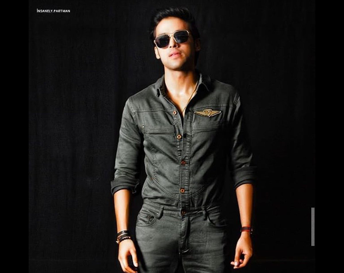 Anantxtara's tweet photo. Samthaan as an offficer of the Air Force? YES PLEASE.

#ParthSamthaan https://t.co/NmlEMmtTLQ