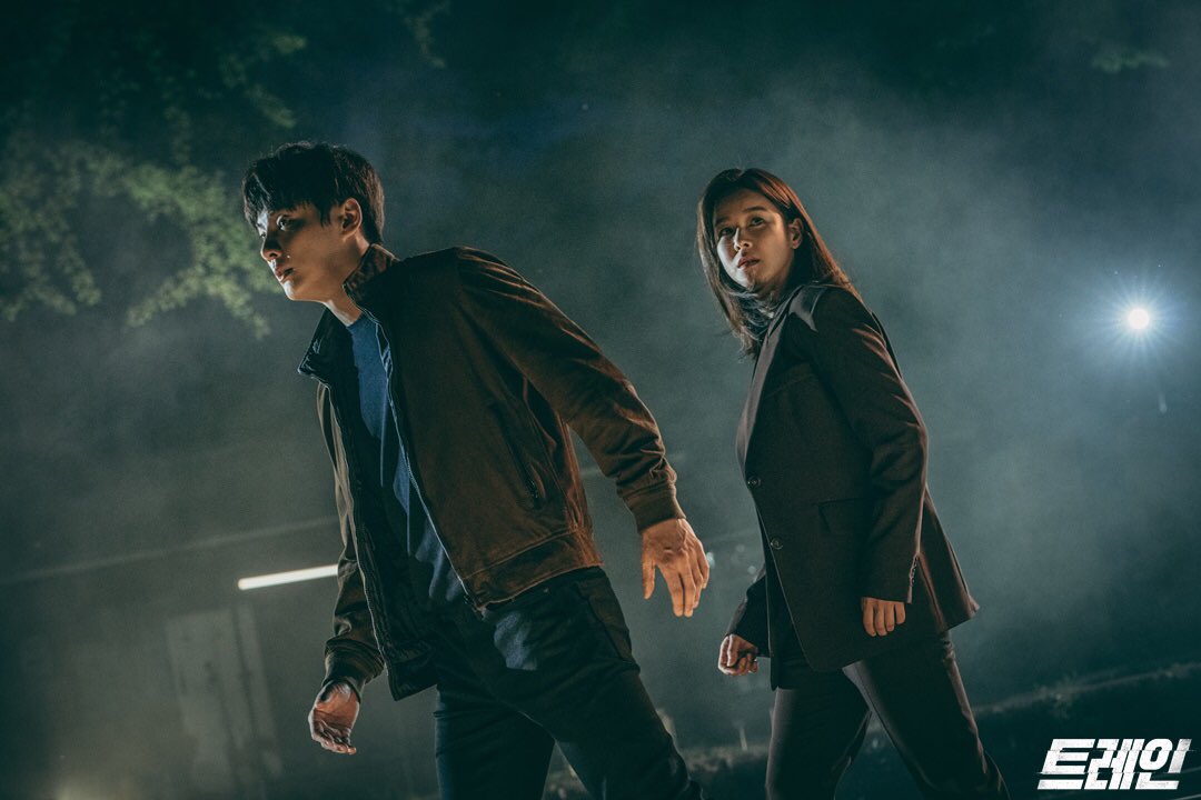 Korseries's tweet photo. คืนนี้ #Train ออนแอร์เป็นตอนแรก! ซีรีส์แนวโลกคู่ขนาน - ลึกลับ จากช่อง OCN นำแสดงโดย ยุนชียุน - คยองซูจิน - ชินโซยูล 

เตรียมตัวดูกัน ซับไทย #ดูได้ที่Viu พรุ่งนี้ (12ก.ค.)📌
อ่านเรื่องย่อ-รายละเอียดเพิ่มเติม : https://t.co/ENe7exXURW https://t.co/2AgvzMFAHL