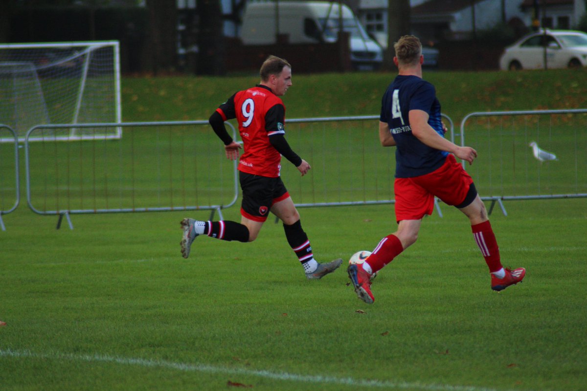 9th player to commit is Sam Chilton.

Sam played 8 games last season before moving into the dugout to assist manager Martin Asante.

He will continue his role part of the management team for the new season aswell as being up for squad selection.

#UTR 🔴⚫️⚪️