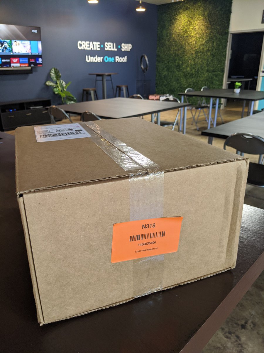 RelayShopUSA's tweet photo. @CatwomanEnMieux Oui je viens de regarder pour vous, le colis 1Z.....1540 est arrivé Dan's une grosse boite, sur site de UPS et sur l'etiquette le poids est de 11 lbs (poids volumetrique) nous avons entré Le poids réel de 4.5 lbs. Le service airmail et small packet ne sont dispo max 4 lbs. https://t.co/3wWTamO8vx