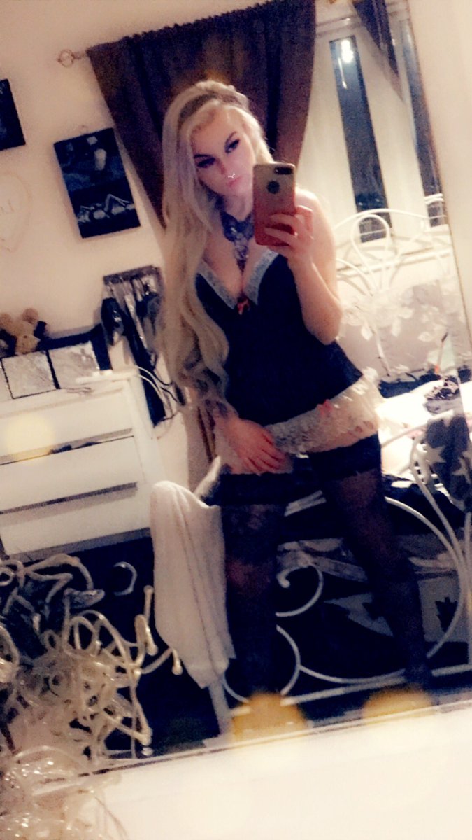 Missblackngrey's tweet photo. Good afternoon piggy’s 🐷 🐽 hit follow if your into #findom #domination #paypiggyneeded #paypig your mistress is waiting #goddess #PayUp https://t.co/YIBOY4RTsg