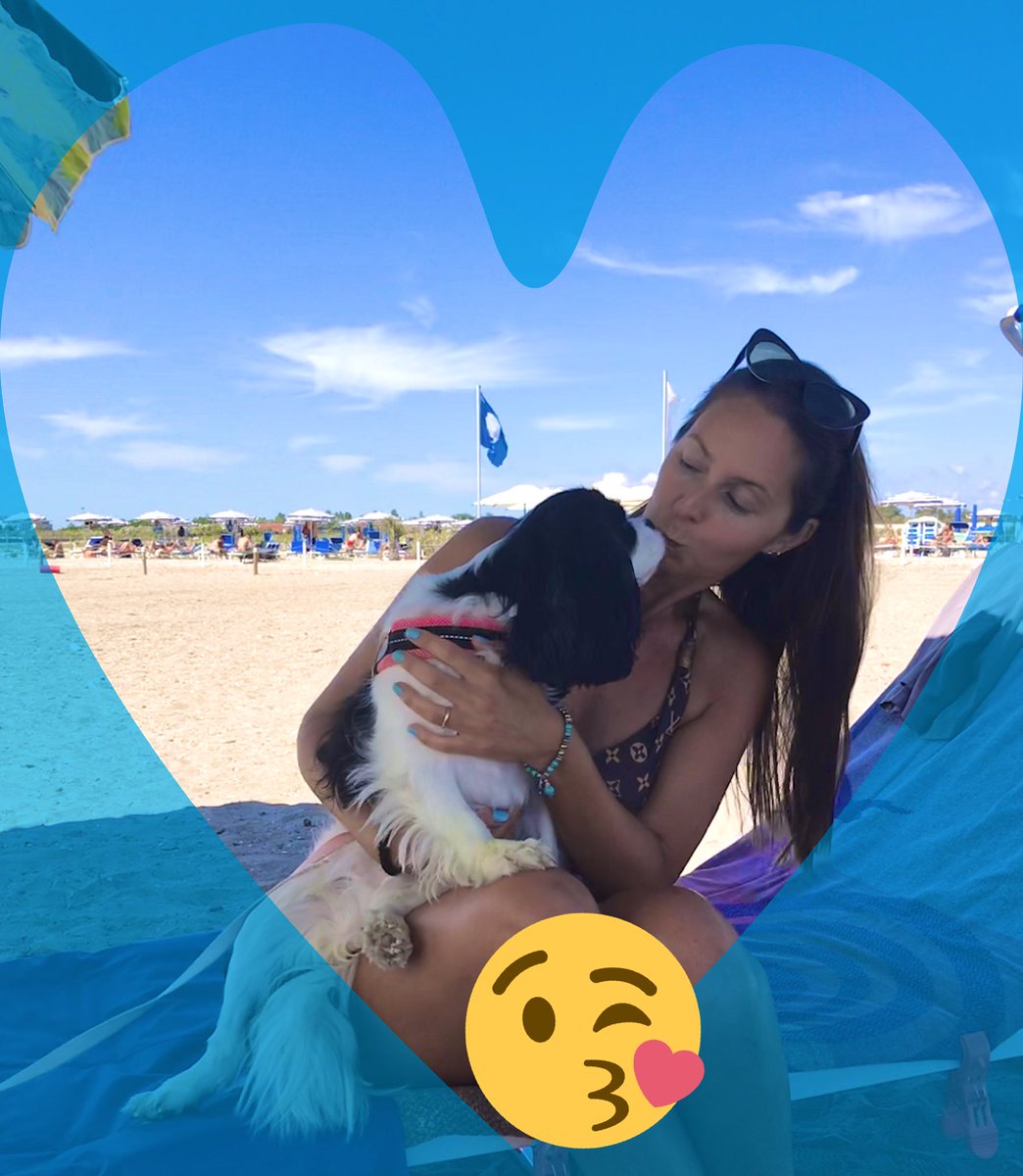 dolceSally's tweet photo. me & mum at #Sottomarina beach 🏖☀️🌊 #InDiga
#Summer2020 #Estate2020 https://t.co/bVG1zOg4EE