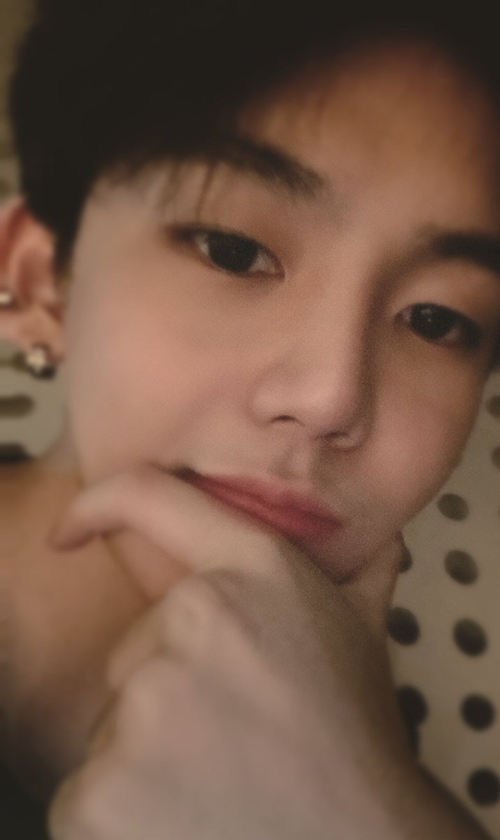 jeoje26's tweet photo. ° • * . ☆ .° . ° •* ~•~°~•~#TreasureMakerSelcaDay
(っ◔◡◔)っ ♥ Ngemil ngemil apa yang enak? Ngemilikin kamu sepenuhnya ea ea ea ♥.♡◜◝ ͡ ◜◝ 
[𝙄'𝙢 𝙨𝙩𝙪𝙘𝙠 𝙬𝙞𝙩𝙝 𝙮𝙤𝙪]
#TreasureMakerSelcaDay #TeumeSelcaDay #CHOIHYUNSUK
@ygtreasuremaker @treasuremembers https://t.co/vIIXkOKRRl