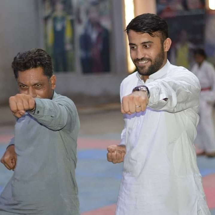 Saadiabbas75's tweet photo. Back to Karachi means busy days🙏🏻

#backtohometown #karachi
#saadiabbaskaratechampion
#interview #karateka #magnussports #startyourimpossible #Toyota #indusmotor https://t.co/f4kJQI6lTG