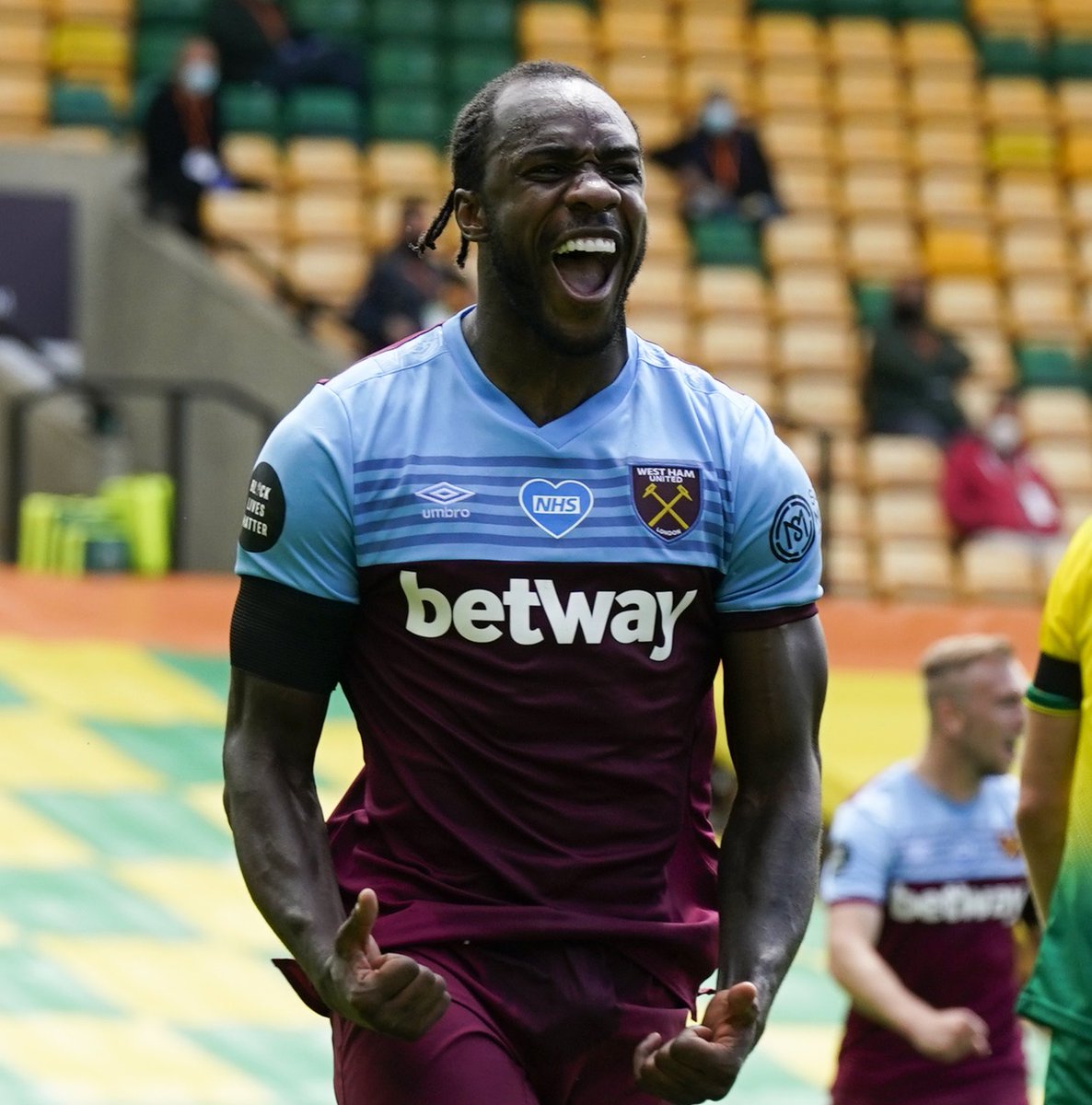 Michailantonio's tweet image. First career hat-trick 💪🏾💪🏾💪🏾 had to chuck an extra goal on top to add a bit of spice to it 😬. There was no way we were leaving without all three points today, another step in the right direction #COYI ⚒