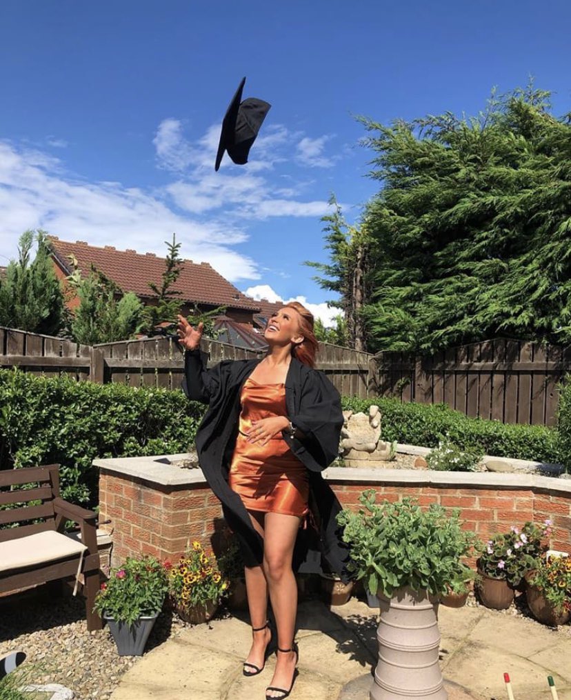 allisonf70's tweet photo. Super proud of @becca_frend graduating with a 1st #clevergirl #homegraduation https://t.co/g4TpXBCBe4