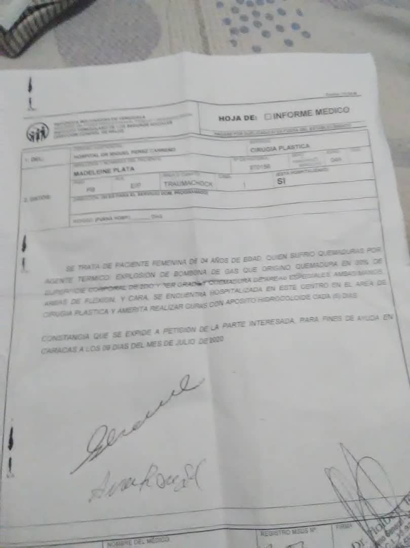 manosdlsangeles's tweet photo. 🆘🆘🚨#URGENTE 🚨🆘🆘 #caracas
La niña Madeleine Plata de 4 años sufrió quemaduras de 2do y 3er grado en un 40% de su cuerpo por explosión de una bombona de gas requerimos 
Para ella:
✓ Leukoplast 20$
✓  10 Apositos Hidrocoloide 10$ c/u para cada cura. Ayúdanos dale RT https://t.co/QweTfQqrZo