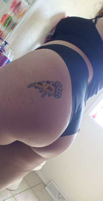 Wanna pizza this ass? 😉 https://t.co/AKKWhsor7X<a href="/tag/newprofilepic"class="tags"><span>#newprofilepic</span></a>