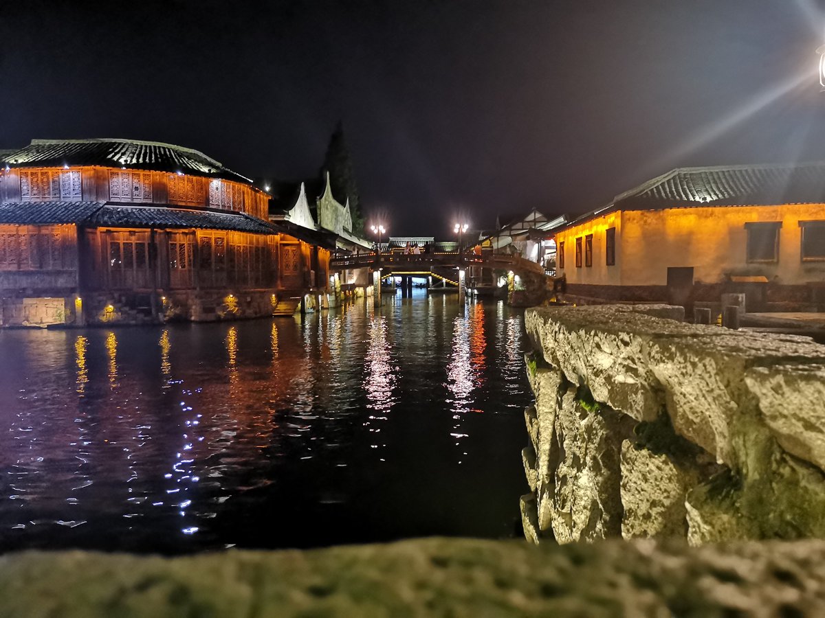 Amber911Hawk's tweet photo. Wuzhen Ancient Town, China.❤️ Go out for a walk on holiday, unable to resist the delicious food, to gain a few pounds in the way of surrender.🥢🍹😂 https://t.co/oLweeBPnTc