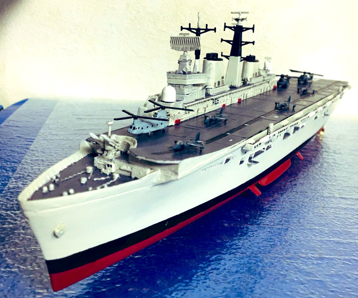 めめロックアウト おはよう ございます 英インヴィンシブル級空母1番艦イン ヴィンシブル R05 です 1973年7月バロー イン ファーネスのヴィッカース社で起工 1977年5月進水 1980年昨日就役 世界初のスキージャンプ勾配でのstovl運用を導入し