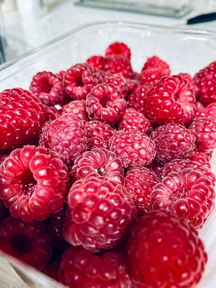 sl2016_sl's tweet photo. Putting our berry haul to good use! Eton mess! YUM!!
#etonmess #desserts #faves #summerfruits #yummyfood #Foodies #picklocal https://t.co/e5IzmN2uBW