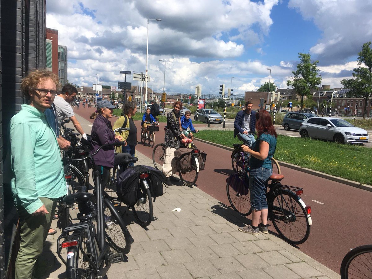 PvdDUtrecht's tweet photo. Vandaag maakten we met gids Ronnie twee duurzame fietstochten door Utrecht. Veel gezien en geleerd! En: behoud het #Daalsepark! https://t.co/q4IAJYq79L