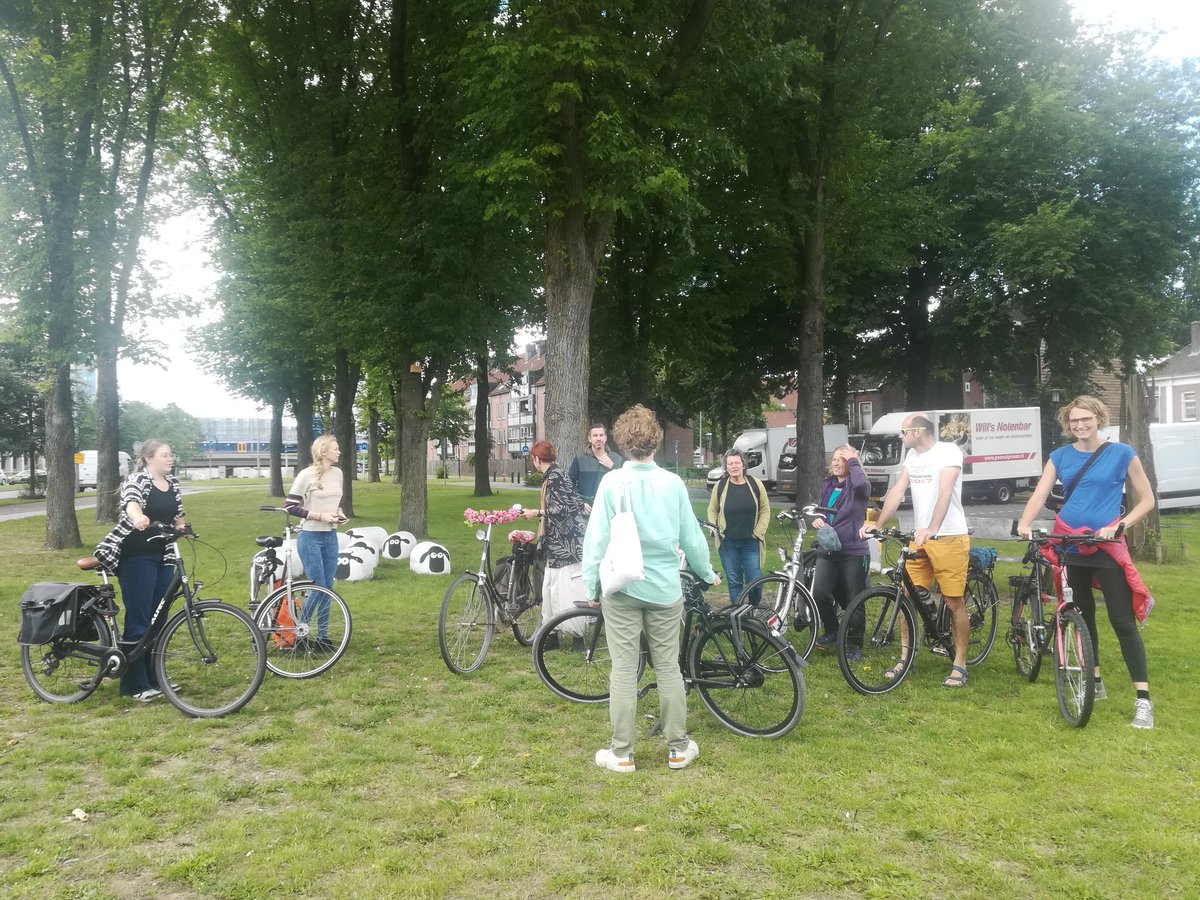 PvdDUtrecht's tweet photo. Vandaag maakten we met gids Ronnie twee duurzame fietstochten door Utrecht. Veel gezien en geleerd! En: behoud het #Daalsepark! https://t.co/q4IAJYq79L