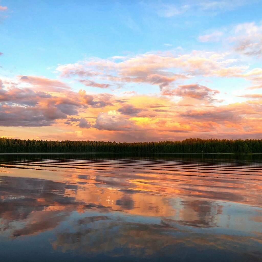 KaiJoronen's tweet photo. After rain!!!!#naturalmirror #lake #sunset #finland https://t.co/y9tFk2IOWa https://t.co/xyXdA0Hkw3