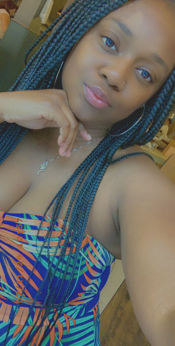 CodeNameLashay's tweet image. Because yall probably don’t remember what I look like 🤣